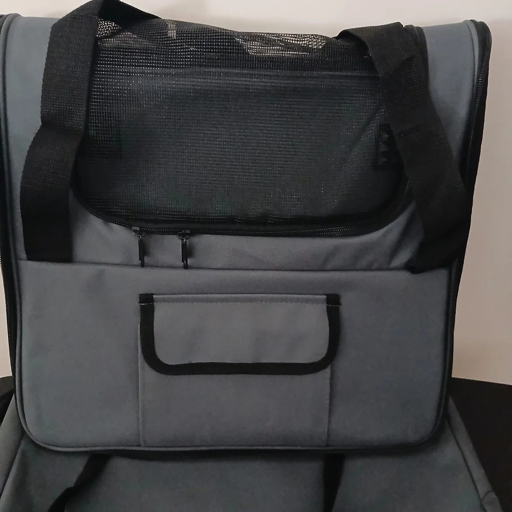 Iconic 2in1 Pet Carrier/Holder. *NEW* Grey With Straps And Travel Bag